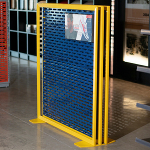 Exhibidores Metálicos Personalizados para Zapatos y Accesorios, Diseño Moderno, Fácil Montaje, para Supermercados y Minoristas - Product Image 1