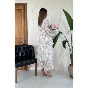 Elegante Vestido de Noche de Gasa Floral con Capas, Corte A, Cintura Imperio y Manga Larga Transparente - Product Image 6