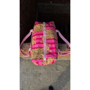 Bolsa de Viaje Acolchada de Algodón Hecha a Mano, Duradera, Ligera, Elegante, con Estampado Tradicional, Perfecta para Vacaciones - Product Image 4