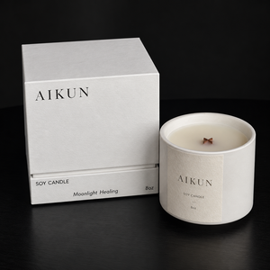 Bougie parfumée Aikun Minimaliste en Céramique Blanche avec Mèche en Bois, 8oz, Cire de Soja, Boîte Cadeau Rigide, Logo Personnalisé OEM pour Boutiques et Vente au Détail - Product Image 1