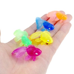 Jouet à presser en TPR en forme de <span class=keywords><strong>poisson</strong></span> doré, nouveauté pour distributeur automatique, jouet en plastique pour collection de capsules - Product Image 6