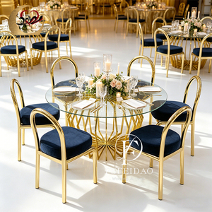 เฟอร์นิเจอร์ห้องอาหาร โต๊ะสี่เหลี่ยมสแตนเลสสีทองทันสมัย พร้อมเก้าอี้สำหรับใช้ในโรงแรม - Product Image 1