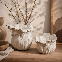 Bol en céramique blanc cassé avec bord festonné en forme de pétale, centre de table décoratif sculptural moucheté pour la décoration intérieure