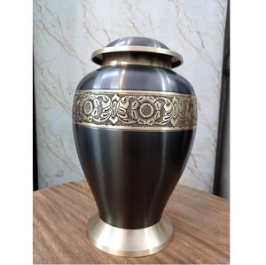 Urne de crémation en laiton exclusivement conçue par le fabricant indien, urne en métal pour cendres pour adultes la plus vendue, américaine pour fournitures funéraires - Product Image 3