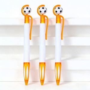 Stylos à bille en plastique en forme de ballon de football promotionnels et bon marché avec logo, vente en gros de stylos publicitaires, stylo personnalisé pour les événements d'entreprise - Product Image 5