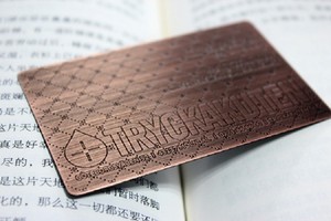 Tarjetas de Visita Promocionales al por Mayor de Metal Bronceado Tormany, Impresión UV, Logotipo Personalizado, Acero Inoxidable - Product Image 4