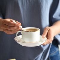 Tasse à thé et soucoupe moderne 175 ml, ensemble de tasses en porcelaine à bord doré pour fête de mariage, tasse à thé et à café avec soucoupe