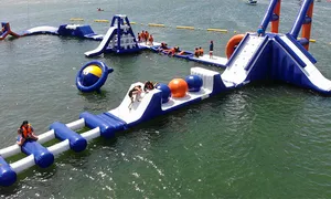 Toboggan géant pour adultes, équipement de parcours d'obstacles flottant commercial pour enfants, jeu de sport, parc aquatique gonflable, prix pour enfant