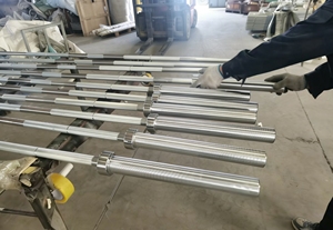 Barra de Pesas de Hierro de 120 cm, 4-20 kg, Resistente y Antideslizante, Suministro Directo de Fábrica para Entrenamiento de Fuerza en Gimnasios Comerciales - Product Image 2