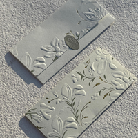 Ensemble de papeterie de mariage en papier texturé blanc de qualité supérieure, motif floral en relief, impression grise, sceau de cire doré pour invitation et enveloppe à argent