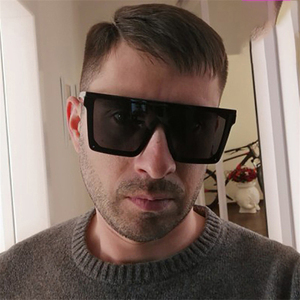 แว่นตากันแดดแฟชั่นสุดฮิตขายส่งสำหรับผู้หญิงผู้ชาย แว่นกันแดดกีฬา UV400 แบบกำหนดเองได้ - Product Image 1