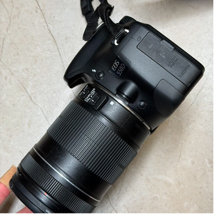 กล้อง <span class=keywords><strong>Canon</strong></span> <span class=keywords><strong>EOS</strong></span> <span class=keywords><strong>550D</strong></span> DSLR มือสอง พร้อมเลนส์ 18-135mm IS ชุดเลนส์ขนาดกะทัดรัด เหมาะสำหรับการถ่ายภาพท่องเที่ยว ภาพบุคคล และการถ่ายภาพในชีวิตประจำวัน - Product Image 3
