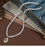 Nouveau Collier Pendentif Minimaliste de Niche en Perle d'Eau Douce Naturelle avec Micro-Incrustation de Pierre Précieuse Verte Motif Alien
