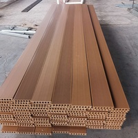 Revêtement de terrasse en WPC imperméable Villi, co-extrusion, surface à grain de bois, lisse, à emboîtement double, pour extérieur