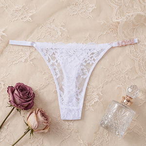 Tanga de encaje sexy blanca para mujer con letras LOVE de diamantes de imitación, ropa interior transpirable de cintura baja con espalda en T, lencería íntima para mujer al por mayor - Product Image 2
