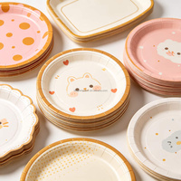 Assiettes en papier en gros, tailles, couleurs et formes variées pour les distributeurs et les fournisseurs de matériel de fête