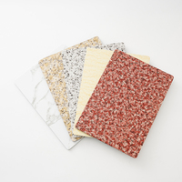 Panneau composite en acier de 3 mm, 4 mm, 5 mm, 1220x2440 mm avec finition aspect marbre beige pour les panneaux muraux de réception d'hôtel