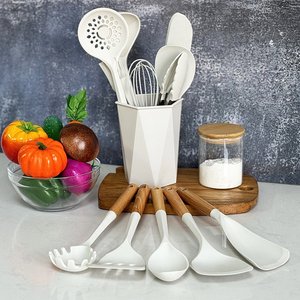 Juego de utensilios de cocina de silicona resistentes al calor, 13 piezas, utensilios de cocina con mango de madera y soporte - Product Image 1