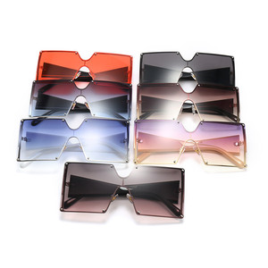 2020 mode Unisexe Siamois <span class=keywords><strong>Lunettes</strong></span> De Soleil Carrées Surdimensionnées <span class=keywords><strong>Lunettes</strong></span> <span class=keywords><strong>Vintage</strong></span> Femmes <span class=keywords><strong>Lunettes</strong></span> Cadre En Alliage Marée Imprimé <span class=keywords><strong>Lunettes</strong></span> De Soleil - Product Image 1
