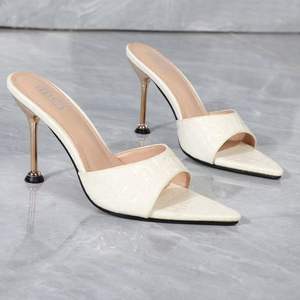 Sandalias elegantes de tacón bajo con punta en pico, versátiles y elegantes para el verano, zapatos de tacón alto para mujer, sandalias tipo flip-flop para dama - Product Image 6