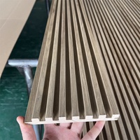 Panneau Mural en Fibre de Bois MDF 3D Rainuré Cannelé Latté Personnalisé 1220*2440mm pour Bureau et Centre Commercial