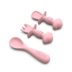 Nouveau modèle en silicone en forme de nuage Plaque d'aspiration pour l'alimentation de bébé Bouteille d'eau Cuillère Fourchette Bol Ensemble 7 pièces Ensemble d'alimentation en silicone pour bébé