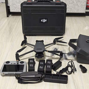 Mavic 3 Classic, Cámara Hasselblad de 20MP, 5.1K a 50fps, Control Remoto de Plástico, O3+, 46 Minutos de Tiempo de Vuelo, Resistencia al Viento de 12m/s, Inteligente - Product Image 1