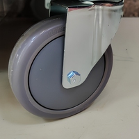 Carro de Plataforma Industrial de Plástico Resistente con Cuatro Ruedas y Carretilla Manual para Almacenamiento y Organización de Herramientas en Almacenes