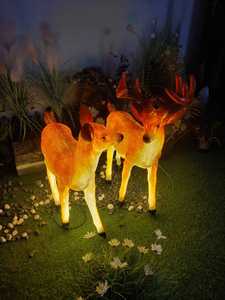 Sculpture de renne personnalisée en fibre de verre avec LED pour événements de marque, parcs à thème et installations festives - Product Image 1