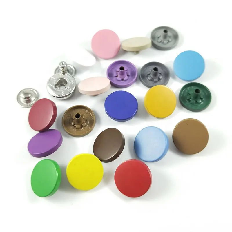 Yüksek kaliteli mat baskılı konfeksiyon aksesuarları yuvarlak 4 parça özel bahar Metal baskı düğmesi dekoratif giysiler için