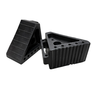 GT-01R Cales de roue robustes en caoutchouc avec poignées, pratiques pour l'équipement de stationnement - Product Image 1