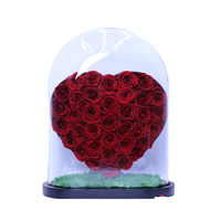 Saint-Valentin, Remise de diplômes, Mariages : Boîte cadeau éternelle en forme de cœur avec roses stabilisées et fleurs séchées faites à la main