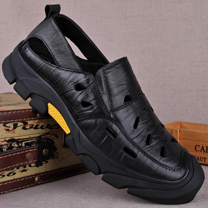 Zapatos de hombre de alta calidad, modelo nuevo de verano 2026, sandalias transpirables de cuero con orificios para hombres de mediana edad. - Product Image 5