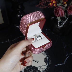 Caja de Joyería de Terciopelo de Alta Gama, Caja para Anillo de Compromiso, Venta al por Mayor de Cajas de Joyería Personalizadas con Diamantes Incrustados - Product Image 3