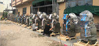 Machine verticale automatique à commande PLC pour le comptage, le pesage, le remplissage et la scellage de boissons en sachets plastiques et feuilles métalliques, haute productivité