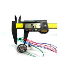 Nouveauté Voiture de police jouet tendance à quatre lumières Voiture électronique jouet à quatre sons Musique pour enfants Circuit imprimé