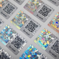 Özel QR Kodlu Kurcalamaya Dayanıklı Holografik Sahteciliğe Karşı Yapışkanlı PET Etiket 3D Güvenlik Etiketi Su Geçirmez Fotoğraf Çerçevesi Mum