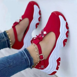 รองเท้าวิ่งผู้หญิงไซส์ใหญ่รุ่นใหม่ปี 2026 สไตล์ยุโรปอเมริกา ปิดเชือกผูกโบว์ หนัง PU แบบโปร่ง พื้นยางทนทาน สีเขียวอมฟ้า - Product Image 3