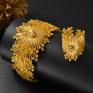 Conjunto de pulseras y anillo de oro delicado, ligero, antideslustre, con diseño floral, estilo filigrana, brazalete abierto, juvenil y pulido para mujer. - Product Image 4