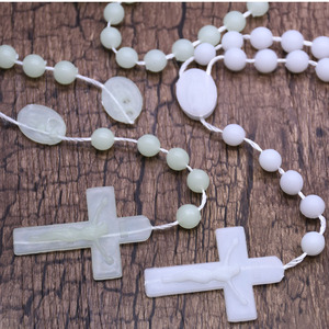 8mm selbst leuchtender Rosenkranz Kreuz Halskette Mode Perlen katholischen Andachts schmuck mit Kruzifix & religiöse Medaille - Product Image 4