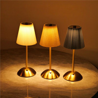 Lampe de table moderne en tissu plissé avec base métallique, intensité réglable, pour chambre à coucher, salon, lumière d'ambiance, rechargeable, veilleuse