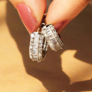 Orecchini di Diamanti Bianchi Champagne, Gioielli da Sposa di Lusso per Donne, Diamanti Naturali Taglio Baguette in Oro Bianco - Product Image 4