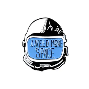 Pin esmaltado para casco de astronauta, alfileres de viaje para espacio exterior, insignia