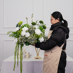 Vente flash Boule de fleurs verte volumineuse et moelleuse 5D Nouveau design Boule de fleurs verte longue et élégante <span class=keywords><strong>pour</strong></span> la maison Mariage Événement Fête - Product Image 1