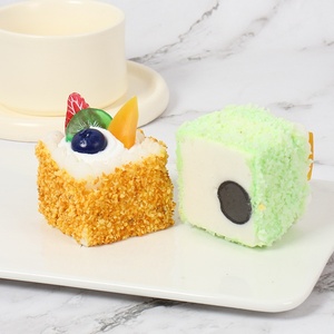 ของเล่นจำลองเค้กฝรั่งเศส ครีมเค้ก PU นุ่ม ขนมหวานปลอม ขนมปังมูส สติ๊กเกอร์ติดตู้เย็น ของตกแต่งหน้าต่าง สำหรับเด็ก 0-24 เดือน - Product Image 3