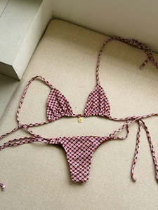 Costume da bagno due pezzi con stampa retrò a cerchi, design personalizzato, top a triangolo con allacciatura al collo e slip a perizoma con laccetti laterali, dettagli dorati - Product Image 5