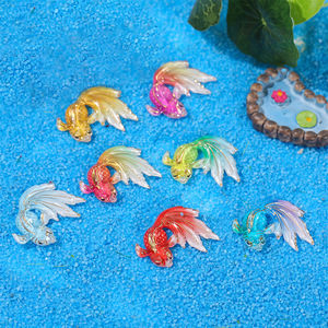 Adorno decorativo de resina Xinwei con forma de pez dorado en miniatura para acuario, decoración de paisajismo para peceras, figura decorativa de animal. - Product Image 3