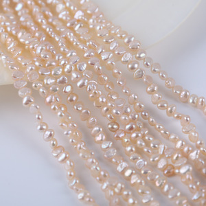 Perle d'eau douce naturelle de forme baroque, 18 cm, 3-4 mm, brillante des deux côtés, trou latéral, semi-finie, en blanc et rose - Product Image 5