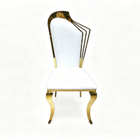 Chaise asymétrique à dossier ailé en acier inoxydable doré, dossier haut géométrique moderne, assise en cuir blanc pour événements