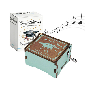 Caja de Regalo de Graduación con Caja de Música de Madera <span class=keywords><strong>en</strong></span> <span class=keywords><strong>Miniatura</strong></span> de 18 Notas con Manivela, Personalizable con la Melodía You Are My Sunshine - Product Image 1